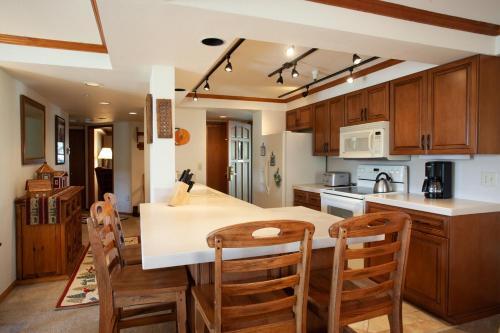 Torian Plum Plaza 507