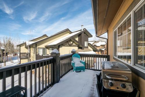 #1018 3 Bed 3 Bath Mountain Townhome