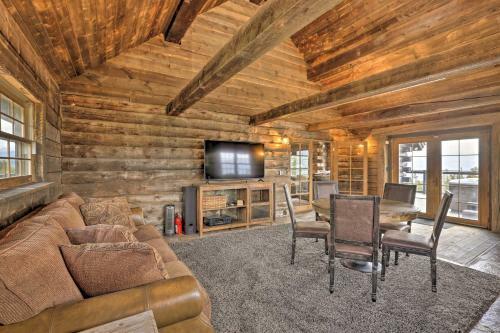 Lavish Mountain Retreat With Large Deck And Game Room!