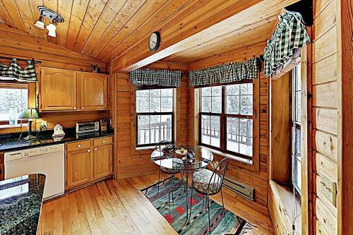 New Listing! Lovely Log Mountain Home With Fireplace Home