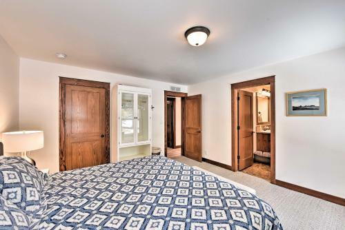 Gorgeous Twin Lakes Home With Deck Overlooking Mtns!