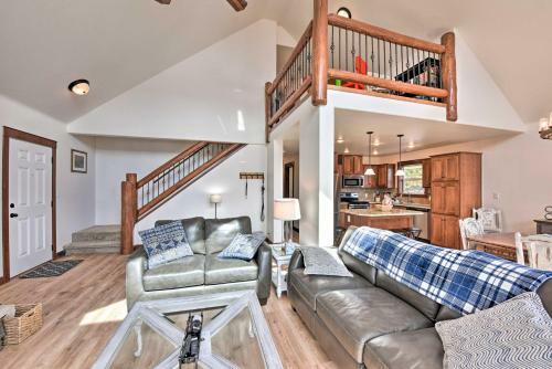Gorgeous Twin Lakes Home With Deck Overlooking Mtns!