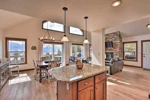 Gorgeous Twin Lakes Home With Deck Overlooking Mtns!