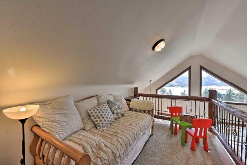 Gorgeous Twin Lakes Home With Deck Overlooking Mtns!