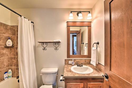 Gorgeous Twin Lakes Home With Deck Overlooking Mtns!