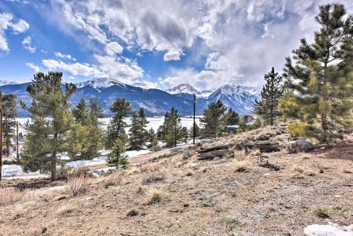 Gorgeous Twin Lakes Home With Deck Overlooking Mtns!