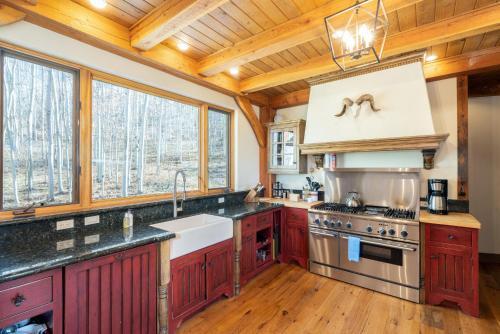 Quakey Lane 241 - Strong Elk