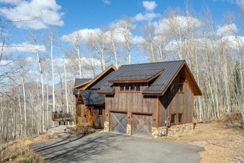 Quakey Lane 241 - Strong Elk