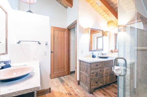 Quakey Lane 241 - Strong Elk