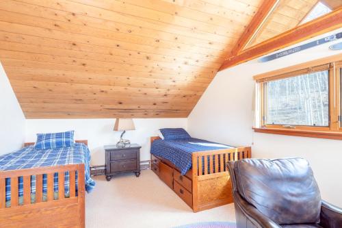 Quakey Lane 241 - Strong Elk