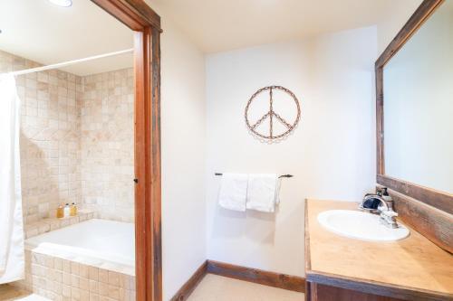 Quakey Lane 241 - Strong Elk