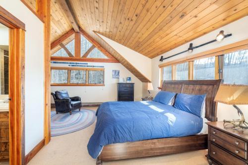 Quakey Lane 241 - Strong Elk