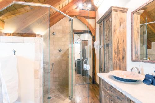 Quakey Lane 241 - Strong Elk