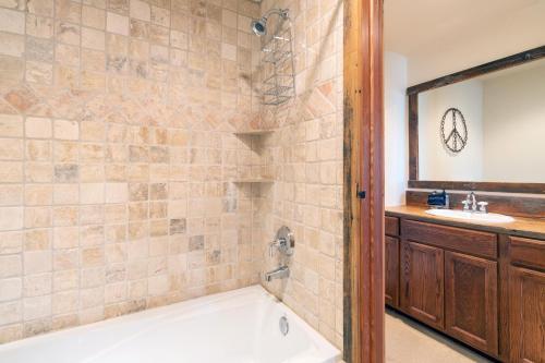 Quakey Lane 241 - Strong Elk