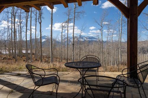 Quakey Lane 241 - Strong Elk