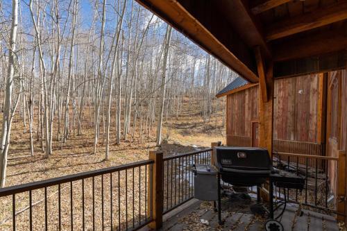 Quakey Lane 241 - Strong Elk