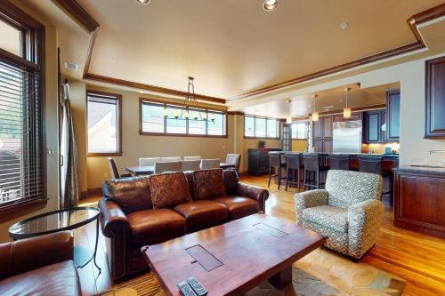 Lion Square Lodge Tower T401