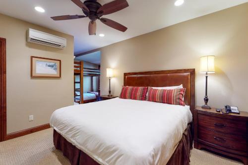 Lion Square Lodge East 313
