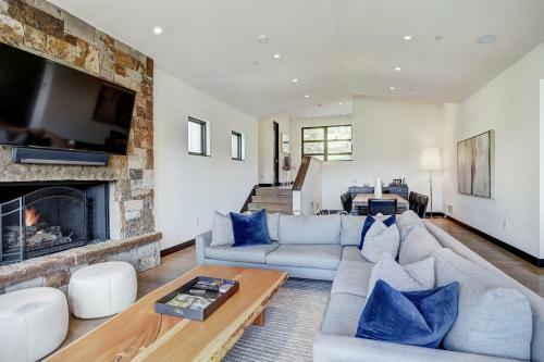 Apartamento Luxury Seclusion-stunning Mtn Views-access To Base Amenities Duplex