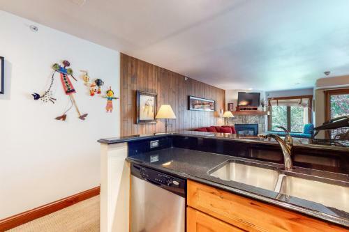 Lion Square Lodge North 284