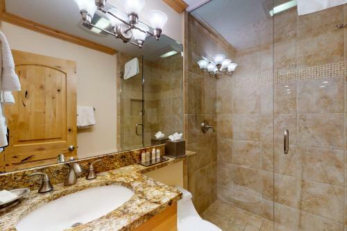 Lion Square Lodge South 554