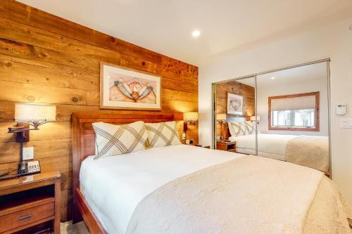 Lion Square Lodge South 556