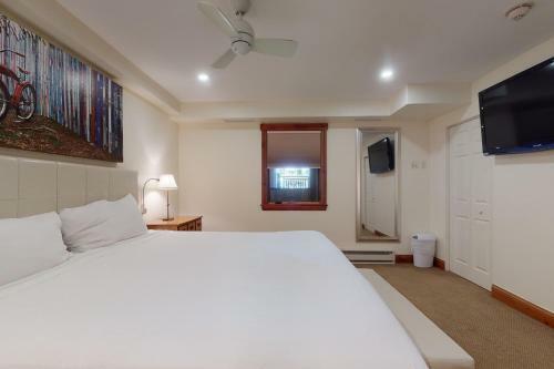Lion Square Lodge North 294