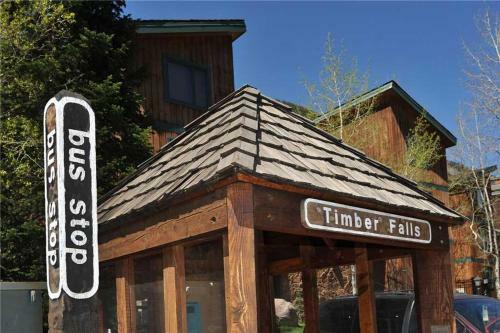 Apartamento 445 Timberfalls Court Condo