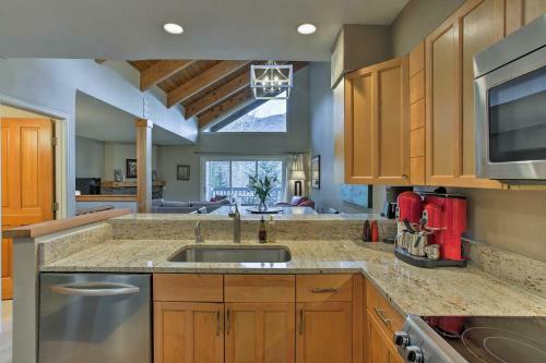 Cozy Vail Townhome With Views Near Shuttle Stop!