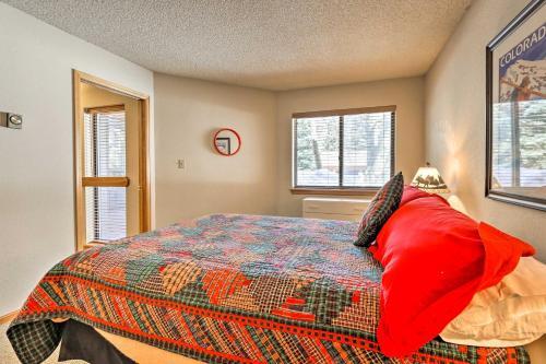 Riverside Townhome With Porch And Mountain Views!