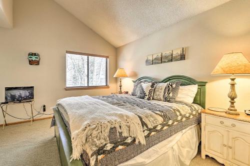 Riverside Townhome With Porch And Mountain Views!