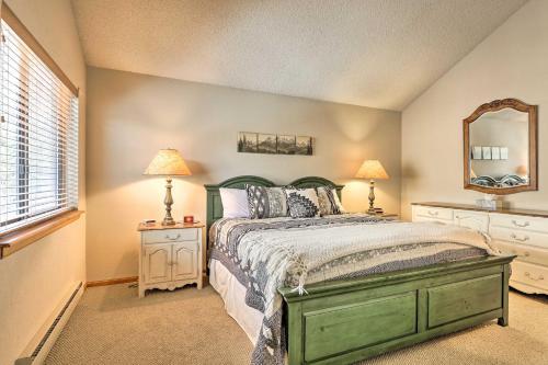 Riverside Townhome With Porch And Mountain Views!