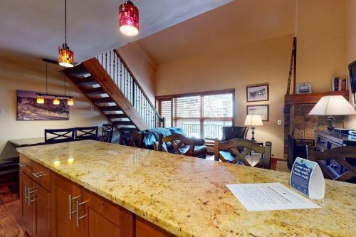 Lion Square Lodge South 564