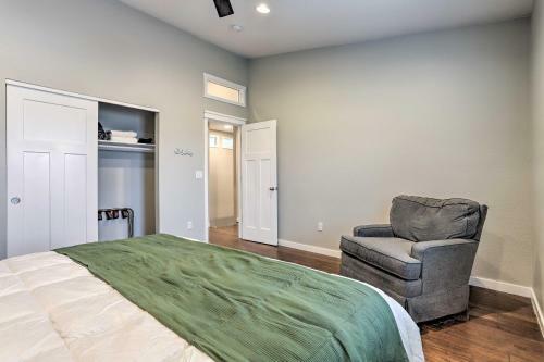 Apartamento Parkside Getaway With Fire Pit By Windsor Lake!