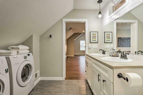 Apartamento Parkside Getaway With Fire Pit By Windsor Lake!