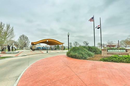 Apartamento Parkside Getaway With Fire Pit By Windsor Lake!