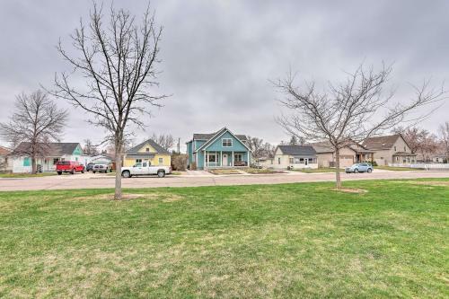 Apartamento Parkside Getaway With Fire Pit By Windsor Lake!