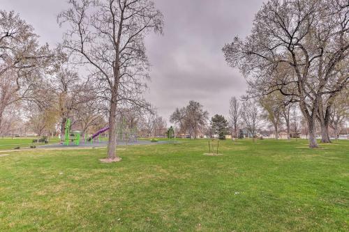 Apartamento Parkside Getaway With Fire Pit By Windsor Lake!