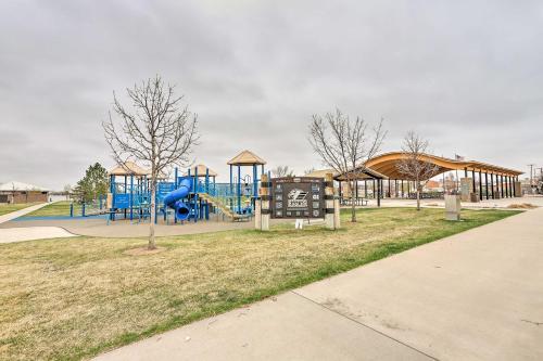 Apartamento Parkside Getaway With Fire Pit By Windsor Lake!