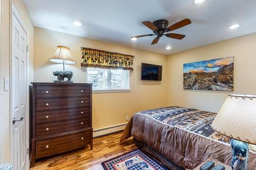 Modern Hi Country Haus Getaway 10-15