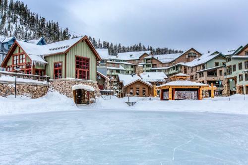 Ski In - Ski Out Modern Condo