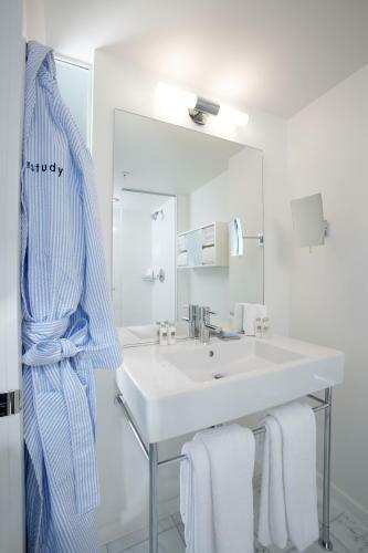 The Study At Yale, Study Hotels