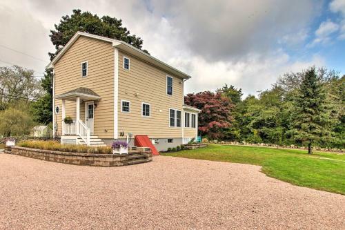 Pawcatuck Riverfront Home With Yard - Mins To Beach!