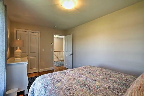 Pawcatuck Riverfront Home With Yard - Mins To Beach!