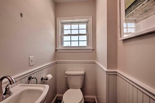Pawcatuck Riverfront Home With Yard - Mins To Beach!