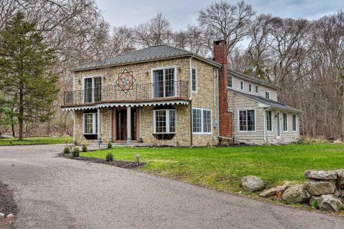 Masons Island Home With Balcony, Steps To Ocean