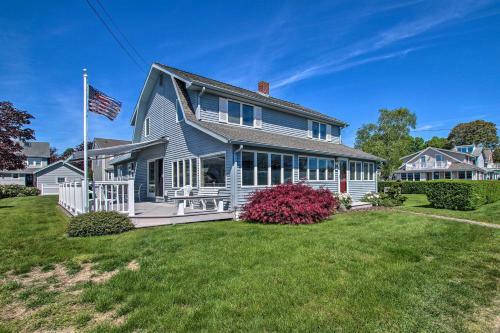 Niantic Getaway With Water Views - Walk To Beach