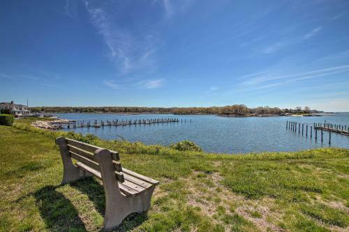 Niantic Getaway With Water Views - Walk To Beach