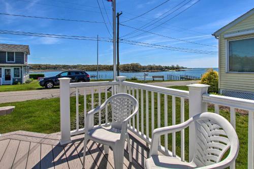 Niantic Getaway With Water Views - Walk To Beach