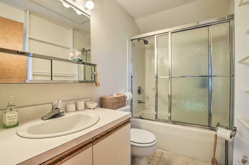 Niantic Getaway With Water Views - Walk To Beach